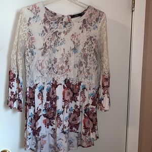 5/$20 Cute flowey shirt